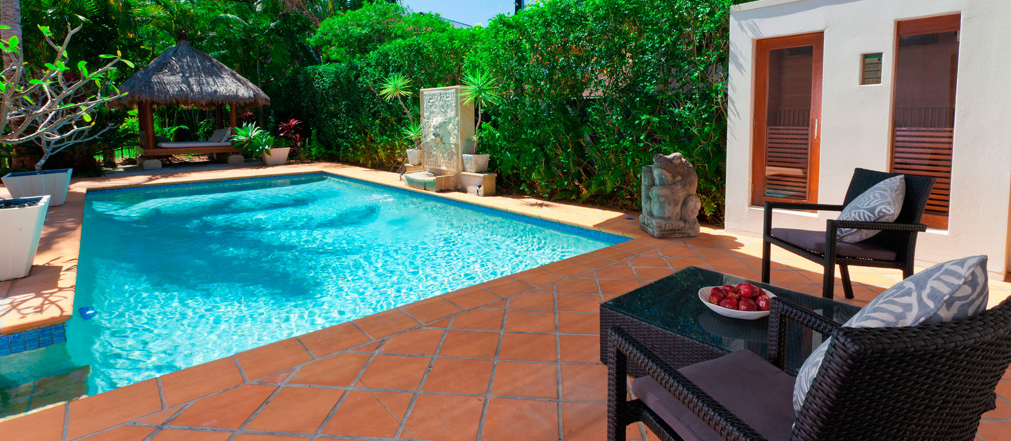 backyard-with-swimming-pool